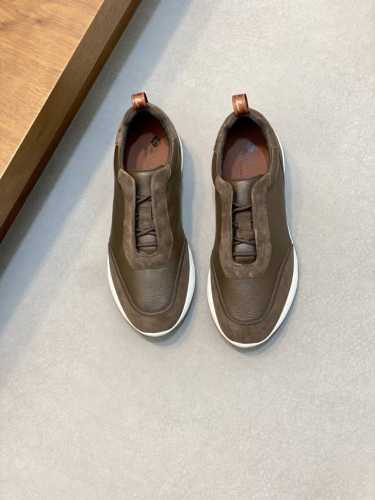 loropiana 诺悠翩雅 Lp男鞋 Size ；39~44 45.46定制 真的特别好穿，慵懒、松弛、随性，舒适度满分， 并且颜色的选择很多，搭配衣服也都很