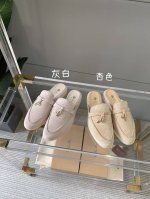 Loro Pian* LP万年经典款半拖鞋 简约时尚 脚感超级舒适 一天可以暴走两万步的鞋子 超级百搭款！ 原版购入开发 顶级品质！ 鞋面原版麂皮 进口胎皮里