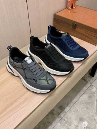 新款: 厂价 Boss* 最新爆款休闲鞋，顶端品牌奢侈～代购，顶级～质量。鞋面選用进口透气牛皮搭配织布材质透气羊皮垫脚 精细做工。原版个性时尚柔软橡膠耐磨防滑大