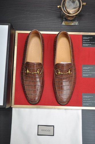出厂价P 意大利顶级奢侈男鞋巨头 Gucci 古奇 全牛皮内里 新款报到原汁原味的欧式风格 赏心悦目为了让鞋子更加耐用不变形制作继续沿用传统做法 但仍然不乏创新