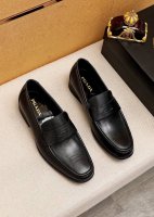 商品商标：Prada 普拉达 休闲皮鞋 正码码数: 38-44 45订制 商品材料：精选 进口头层十字纹牛皮鞋面，进口水染牛皮内里。强烈立体视觉效果，原版大底