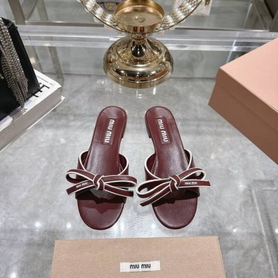 出厂 Mium*2025新款蝴蝶结凉拖鞋系列 懒人必备 时尚洋气 夏日清凉标配，撞色包边真皮蝴蝶结，细致优雅，羊皮+蝴蝶结元素搭配，垫脚羊皮里 意大利进口真皮大