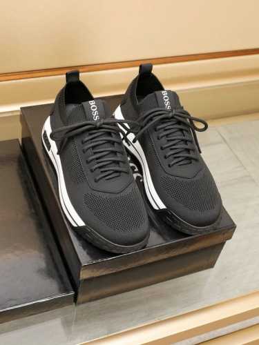 工厂 Boss 新款男仕运动鞋 知名运动品牌新款隆重上市 以奢华高端设计出货 鞋面选用原版透气飞织制作 羊皮垫脚 叠层设计鞋面线条感层次分明，轻质橡胶大底。轻奢