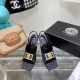 独家新款Versace 范思哲21s秋季新款秀 场米兰秀场同简约干练的版型，童话般的亚特兰蒂斯或神奇的海洋主题，明亮的荧光色和各种彩色配色，鲜艳的颜色和自由的轮