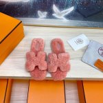 出厂 可做无标： 注：无标需定做 sss官网、小红书同步最新配色爱马仕爆款火热上线，做工升级版，高品质！ 时尚潮流最新款泰迪羊毛H拖秋冬款平底毛拖，上脚超百搭暖