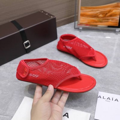独家顶级版本 小众Alaia 2025Vs夏季凉鞋系列 复古夹脚人字凉拖 精致优雅的同时 还具有时髦感 上脚舒适 面料:定制网 内里:定制网 垫脚:定制羊皮 大