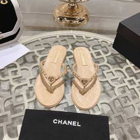 Chanel 小香2024最新走秀时装 链条装饰 顶级品质！精确到1：1 轻奢而不累脚、上脚可随意搭配春夏的服饰、更加彰显质感和品味、简约中带奢华的外观、哪怕只 - 点击图像关闭