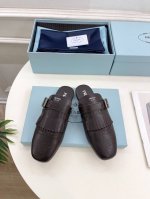 PRADA 普拉达 25 2025春夏新品 专柜走秀款复古流苏半拖鞋乐福鞋系列鞋面：原版高定制牛皮 内里：进口混种羊皮里大底：原版开模防滑大底跟高：平底 鞋码: