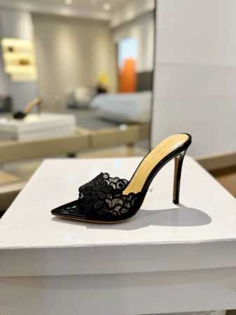 Gianvito rossi 2024 经典款尖头电绣高跟鞋，它的出现就像夜空中最璀璨的星辰。经典的款式，永恒的魅力，电绣的图案更是为其增添了梦幻的色彩。每一步 - 点击图像关闭