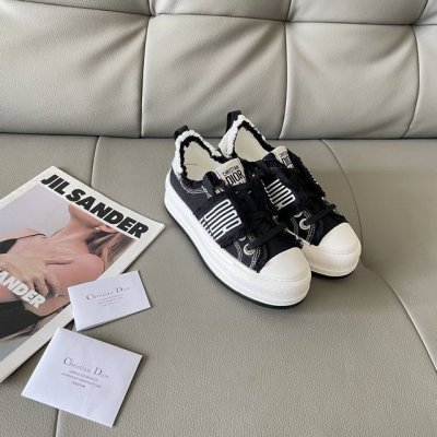 出厂 dior 迪奥2025顶级专柜 新款限定 官网上新 全球首发 迪奥Dior 25Ss -厚底刺绣帆布德训鞋 Dior德训鞋 帆布鞋 Dior 厚底帆布 小