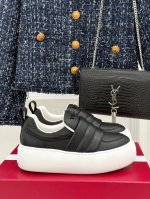 厂价 P380 Roger Vivier Rv厚底胖丁小白鞋 像面包一样软的小白鞋 5厘米的高度更显挺拔身姿 上脚超级舒适轻便！ 日常随意搭配都超级好看！ 面料