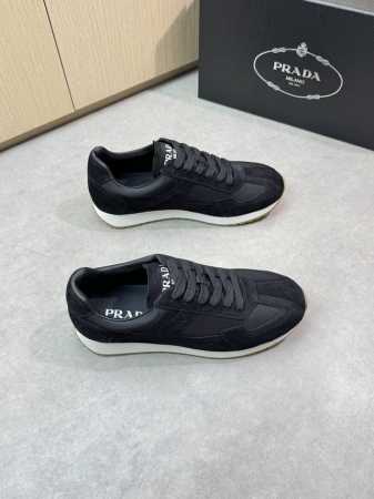 prada 普拉达 -高端品质 原单休闲运动鞋 -鞋面：反绒小牛皮、高丝光帆布、鞋舌.鞋身；空压品牌Logo -内里：水染牛皮 -大底：超轻Tpu发泡 橡胶；成 - 点击图像关闭