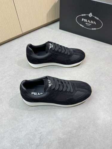prada 普拉达 -高端品质 原单休闲运动鞋 -鞋面：反绒小牛皮、高丝光帆布、鞋舌.鞋身；空压品牌Logo -内里：水染牛皮 -大底：超轻Tpu发泡 橡胶；成