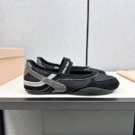 Miu Mi* 春夏新品代购级别 我是细节控 面料对版zp单薄清透 区别于市场不对版厚面料 皮料对版zp轻微擦旧 随性而为 复古时髦 百搭舒适 新爆款来袭～鞋面