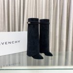 顶级版本 定做款 Givenchy纪梵希新款时尚鲨鱼齿长靴亮泽皮革靴 原版1:1开发，腿部饰有皮革束带，搭配金属扣，侧面饰有鲨鱼齿五金,杏仁形鞋头，包覆式坡跟9