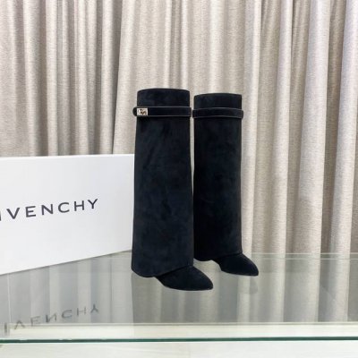 顶级版本 定做款 Givenchy纪梵希新款时尚鲨鱼齿长靴亮泽皮革靴 原版1:1开发，腿部饰有皮革束带，搭配金属扣，侧面饰有鲨鱼齿五金,杏仁形鞋头，包覆式坡跟9