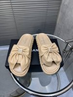 出厂 P390 顶级版 Chanel 小香新款春夏蝴蝶结厚底拖鞋凉鞋！ 鞋面进口羊皮面料， 垫脚内里羊皮， 原版扣饰 原版大底 Size:35-41 40 41