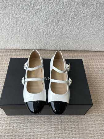 Chanel小香 25Ss 早春新款 粗跟玛丽珍单鞋，复古法式优雅感，高级感十足 香奶奶菱格中空玛丽珍凉鞋，最近很火的一双凉鞋！露脚设计直接拉长腿型！很显白的神 - 点击图像关闭