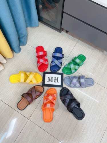 出厂价p Lv-路易威登 新品男士拖鞋，高端精品，鞋面精致压花Logo装饰，精细做工，鞋底超软，休闲宽松舒适型，夏季必入哦！ Size：38-44