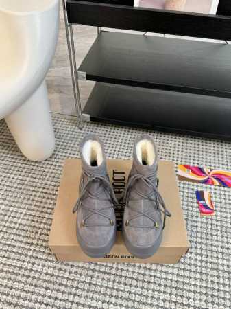 代购级别 MOON BOOT LUNA系列 24秋冬季新款 雪地靴 一双不分左右脚的鞋！超有特点！软软糯糯像面包 长期主义购物一moonboot雪地靴因为冬天想 - 点击图像关闭