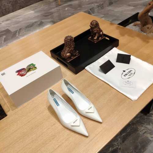 顶级包装配套最高版本 PRADA 普拉达春夏新品， 顶级版本 实力来袭！ prada春夏秀款，订购会最火爆的坡跟凉鞋系列。单鞋 马克线胆位铁扣包头拖、三角皮包扣