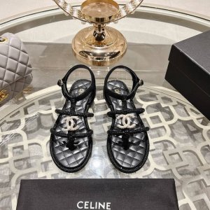 chane* 小香2025时尚水钻凉鞋 这大概就是传说中公主的水晶鞋吧 经典与艺术感兼具 日常出街造型随你凹 加上烫钻Bingbing满钻特别闪 重工打造不易掉