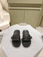 Dior 魔术贴拖鞋 夏日沙滩度假必备单品 极简风格轻便舒适 原版开模抽真空发泡底 超贴合脚感 Christian Dior刺绣布面款 钢印皮面款 Size：3