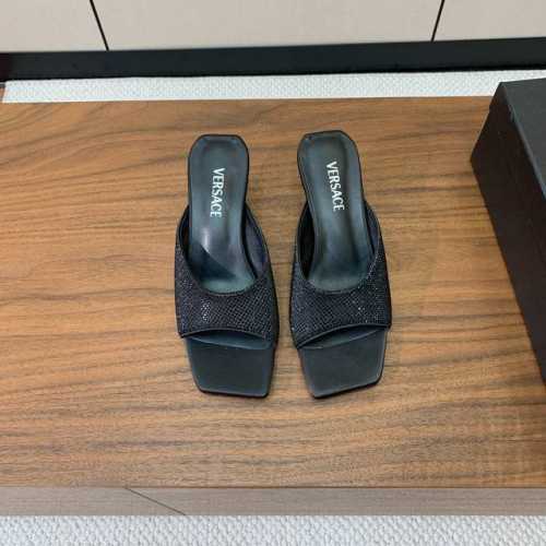 versace 金属跟拖鞋。很浓郁的意式风格。鞋面真丝烫钻，羊皮内里及垫脚。真皮大底。码数：35-41 40、41定制不退换 批：