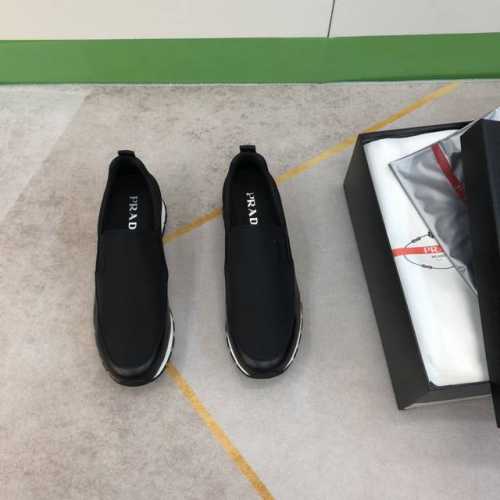 Pra＊ 高品级，顶尖工艺 男士休闲款 正码39一44 5－10 独家原版防水尼龙！内里进口小牛皮，乳胶回力垫脚！原生胶大底！货！品质细看细节图，质感超强！可1