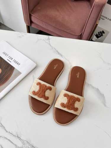 CELINE 赛琳 2024春夏新品半拖鞋鞋面采用原版定制PP草编织，大底真皮沿条组合，质感非凡上脚超级好看码数35-41 41定做不退换