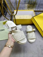 工厂p价 女装女鞋 运动原单 Fendi最新爆款双带平底拖鞋 带Ff装饰性搭扣 白色软羊皮面料 正面饰有网眼布饰带和编织穿孔Ff图案 35-45码