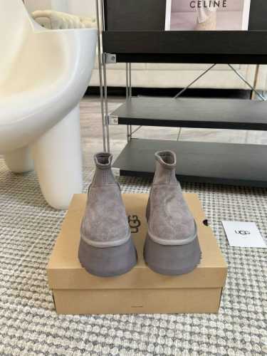UGG秋冬新款冬季雪地靴，厚底增高加绒保暖一脚蹬棉鞋。特显腿长。 面料，牛磨砂 内里，羊皮毛一体 原板组合大底 码数：35-40#