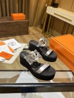 P400HermèS 爱马仕 又出爆款啦识货的跟上数钱的节奏上图就能爆卖一款时尚Mm们必备的坡跟凉拖台湾进口麻绳+当季最流行的上脚真的美爆了时尚 舒适 百搭 既