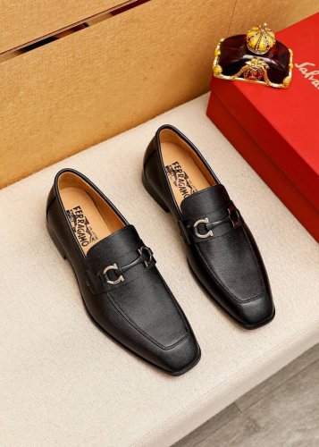 商品商标：Ferragamo 菲拉格慕 休闲皮鞋 正码码数: 38-44 45.46订制 商品材料：精选 进口头层十字纹牛皮鞋面+原版五金扣，进口水染牛皮内里。