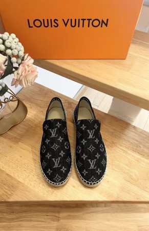 女款 男款200 品牌:louis vuitton 品名:LOUIS VUITTON 男女士商务休闲鞋 1ACW2E 颜色:花色 产地:意大利 适用人群:Men - 点击图像关闭