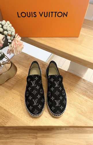 女款 男款200 品牌:louis vuitton 品名:LOUIS VUITTON 男女士商务休闲鞋 1ACW2E 颜色:花色 产地:意大利 适用人群:Men