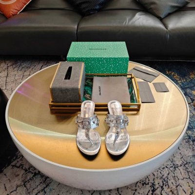 Balenciaga2025秋冬爆单款 隆重上市 新品发售 秀场专卖订制款 2025官方限量版 磁铁盒 节日雪花礼品包装配套 全新单色包装盒 省去p图烦恼 顶级