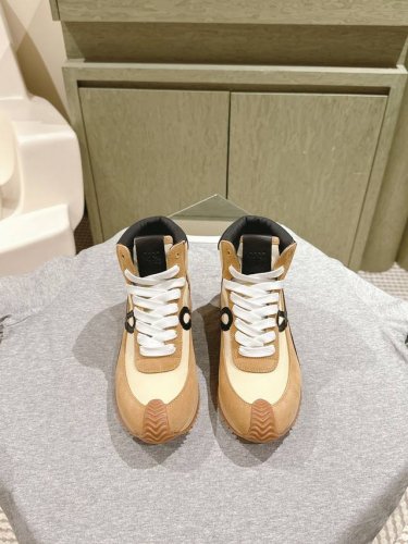 低帮 高帮 Loewe~~罗意威情侣款系列最新配色，阿甘鞋、德训鞋、运动鞋 小红书好物分享；实在是太美太好穿太舒服太百搭啦 鞋子很轻便，逛街暴走零压力，配裙子裤