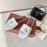 拖鞋 凉鞋 代购版 Loro Piana LP Sprightly Charms系列 方头凉拖鞋 凉鞋材质：面料原版牛皮，牛皮内里及垫脚进口真皮大底码数：35-