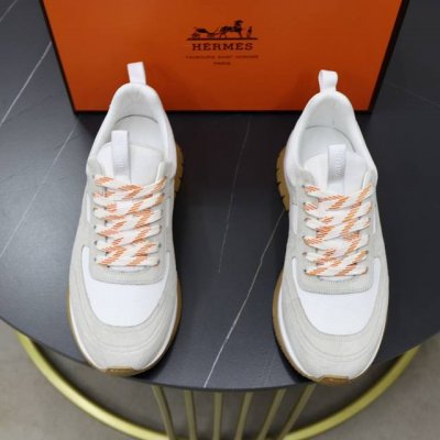 出厂价Pp： 品牌：爱马仕Her Mes 标准码：男码38 44 45可以定做 等级：官网同款 高品质男鞋 材料：原版牛皮拼接品牌布匹 搭配柔软透气牛皮垫脚 原