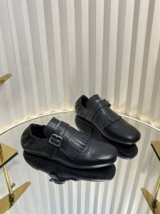 PRADA 普拉达 25 2025春夏新品 专柜走秀款复古流苏半拖鞋乐福鞋系列走秀款 复古感时髦满满 随意百搭 时尚休闲 独到味人人都爱也轻松驾驭 每年都会爆.