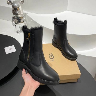 UGG。海外专柜首发马丁羊毛靴爆款上市 材质：面料，黑色，啡色打蜡小牛皮 十皮毛一体 内里.垫脚.澳洲进口纯羊毛。 大底.防滑橡胶大底，轻便舒适透气： .二色可