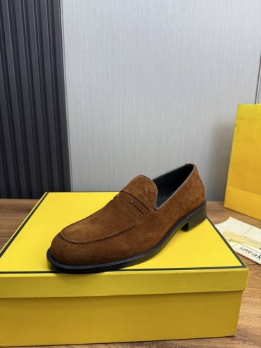 工厂p价 Fendi 芬迪.男士商务休闲皮鞋 -进口磨砂小牛皮 -内里：舒适牛皮内里 -大底：真皮大底后跟植入橡胶底片，完美注塑 -超高品控 做工精细：凸显 高