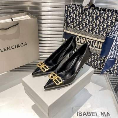 橙子出厂价p balenciaga 巴黎世家新款 金属扣 Bb扣尖头高跟鞋 细跟单鞋 巴黎世家的鞋子绝对开了挂 整双鞋的精髓就是它的鞋头了 够长够尖 并且不带臃