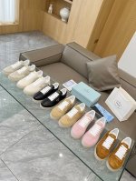 冲量价: P330普拉达 Prada.. 情侣款 爆炸款出货了。，滑板鞋原版1比1开发，面料防爆牛皮，透明大底非常轻巧 休闲大气，35-45 46定做，6色可选