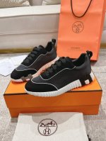 顶级版本2024ss Hermès 爱马仕 初秋新品情侣款 休闲鞋拼色设计MM风 超前时尚 简约高级 随意搭配 上脚非常轻便舒适鞋面：麂皮 牛皮内里：羊皮大底：