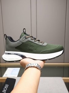 boss 原版经典款休闲鞋本款是官方主打经典款，1:1质量，原厂名师制作，采用进口飞织拼接牛皮舒适网布内里。完美楦型，大方时尚的设计，多色可选！码数：39–44