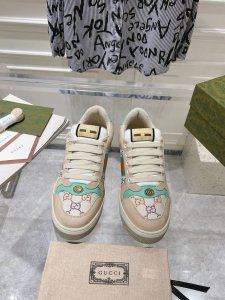 P厂 最新升级版 Gucc* Gg Screener系列运动小脏鞋。原版套楦工艺采用原版tpu大底。整鞋都采用原版油边工艺。女码35-41，原版绿盒新包装附赠一