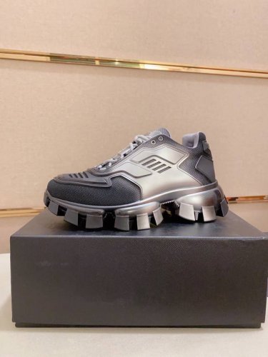 工厂价 高版本 高品质新款prada 普拉达 专柜同步上市， 新款男鞋、面料精选头层牛皮。内里 进口弹力网牛皮内里。高端开模防滑橡胶大底，精美线条、简约大气，上