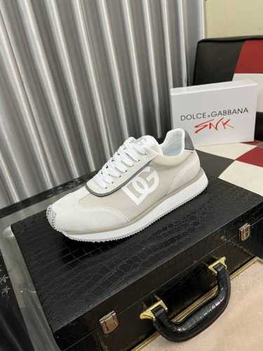 出厂价： 新品dolce&Gabbanadg高端男士运动休闲鞋。顶级专柜原单货。 原版进口牛皮 多种材质拼接设计进口牛皮内里 牛皮垫脚原版tpr弹力大底。 Si